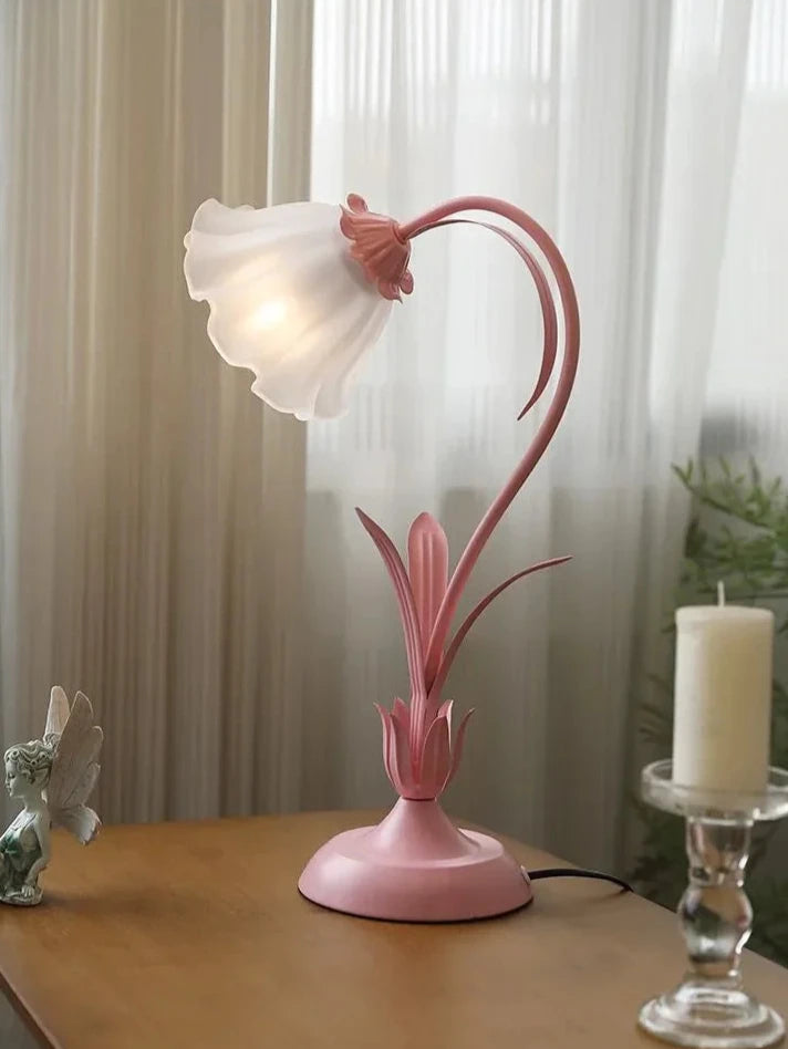Léa Vintage Floral Table Lamp - Onyx Decor