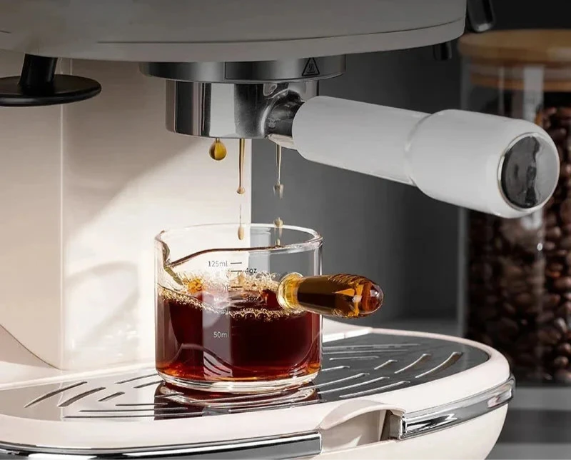Xander Glass Measuring Cup