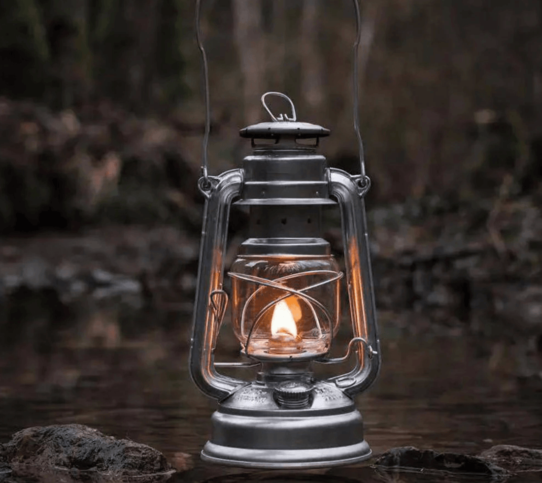 Exploring the Timeless Charm of Antique Oil and Kerosene Lamps - Onyx Decor