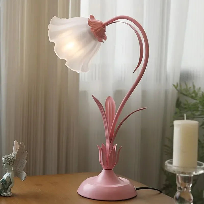 Léa Vintage Floral Table Lamp - Onyx Decor