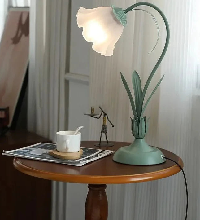 Léa Vintage Floral Table Lamp - Onyx Decor